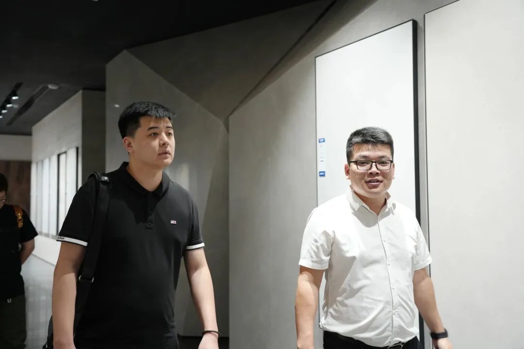 共筑美好丨海南省发展控股有限公司领导莅临大将军瓷砖参观考察(图3) 共筑美好丨海南省发展控股有限公司领导莅临大将军瓷砖参观考察(图3)