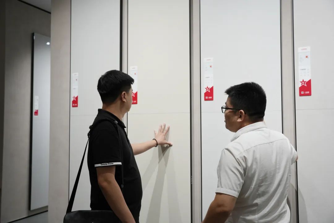 共筑美好丨海南省发展控股有限公司领导莅临大将军瓷砖参观考察(图4) 共筑美好丨海南省发展控股有限公司领导莅临大将军瓷砖参观考察(图4)