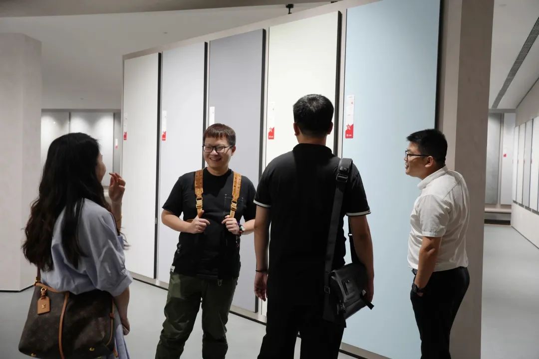 共筑美好丨海南省发展控股有限公司领导莅临大将军瓷砖参观考察(图6) 共筑美好丨海南省发展控股有限公司领导莅临大将军瓷砖参观考察(图6)