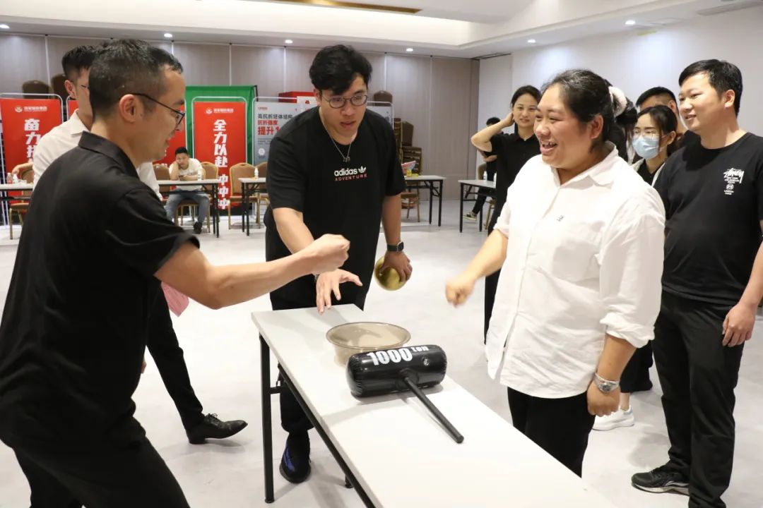 春光共悦 喜乐同辰丨将军陶瓷集团第一季度员工生日party欢乐相聚(图13) 春光共悦 喜乐同辰丨将军陶瓷集团第一季度员工生日party欢乐相聚(图13)