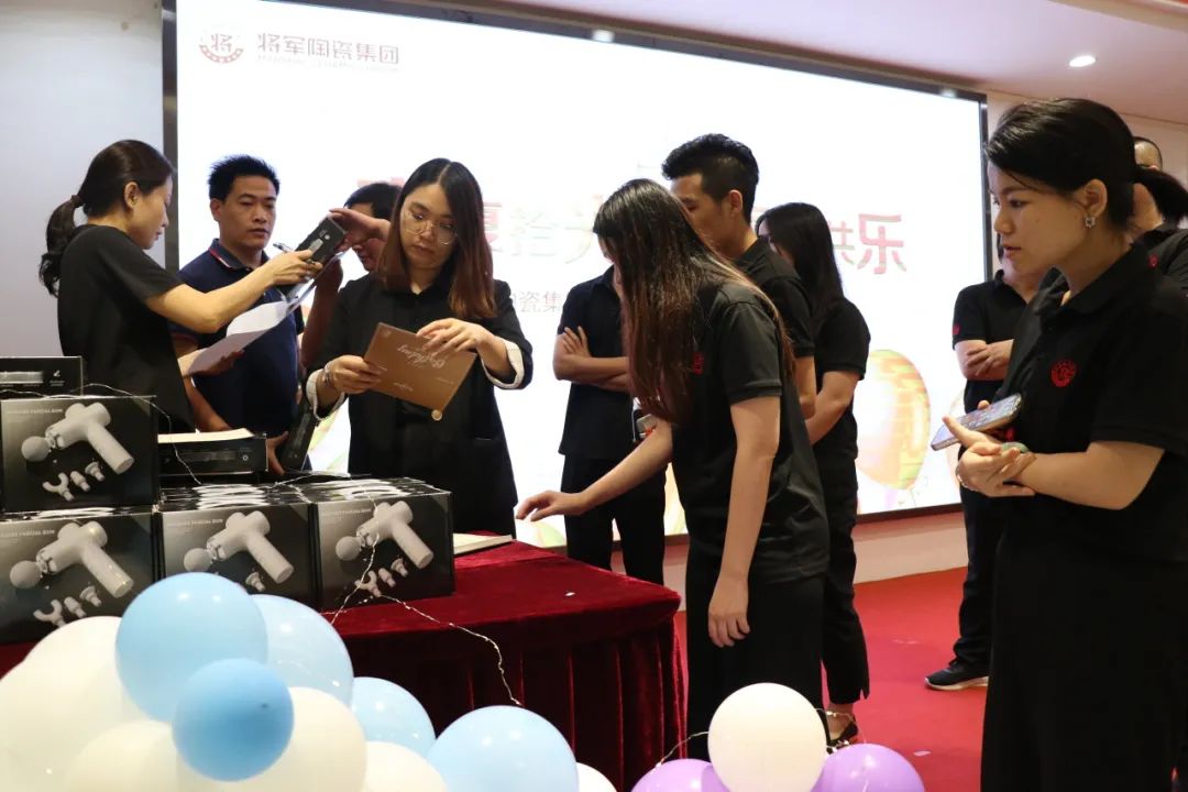 春夏拾光,喜辰共乐 | 将军陶瓷集团第二季度员工生日会圆满举办!(图3) 春夏拾光,喜辰共乐 | 将军陶瓷集团第二季度员工生日会圆满举办!(图3)