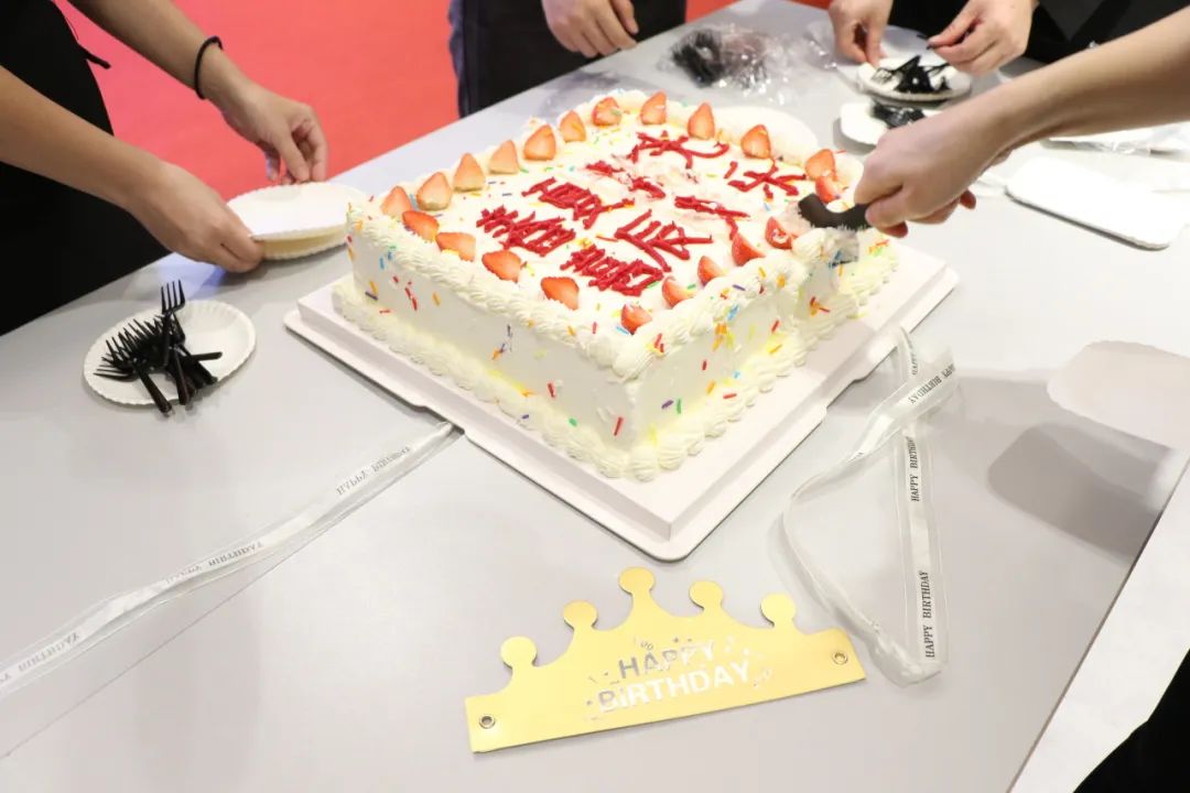 春夏拾光,喜辰共乐 | 将军陶瓷集团第二季度员工生日会圆满举办!(图11) 春夏拾光,喜辰共乐 | 将军陶瓷集团第二季度员工生日会圆满举办!(图11)