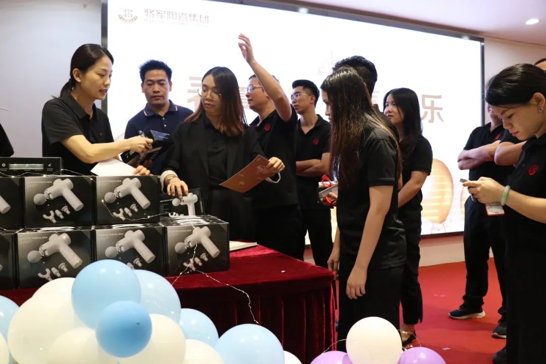 春夏拾光,喜辰共乐 | 将军陶瓷集团第二季度员工生日会圆满举办!(图13) 春夏拾光,喜辰共乐 | 将军陶瓷集团第二季度员工生日会圆满举办!(图13)